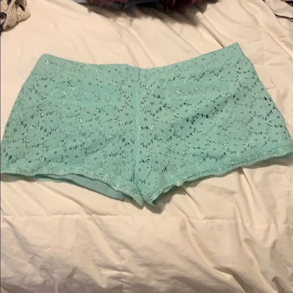 Shorts - Picture 3 of 3